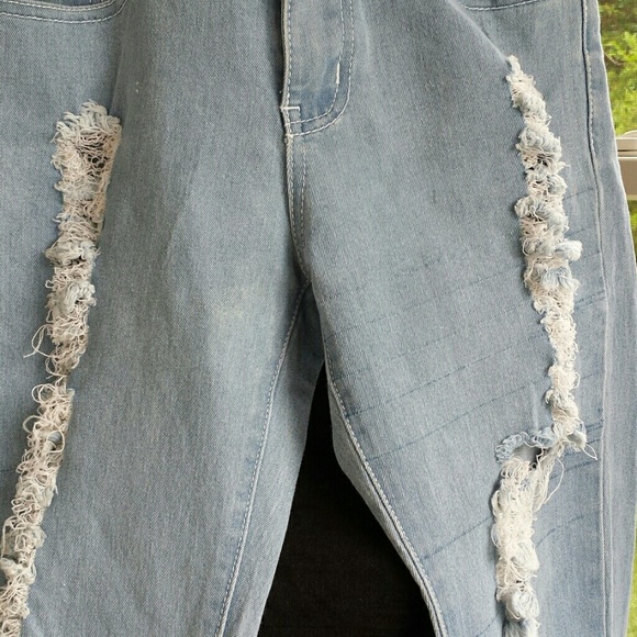 Chic a Booti Distressed Jeans Size 6 - Picture 6 of 6